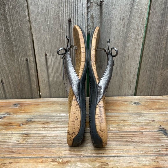 Vionic Bella Metallic Silver Thong Sandal Womens Size 8 - Picture 8 of 16